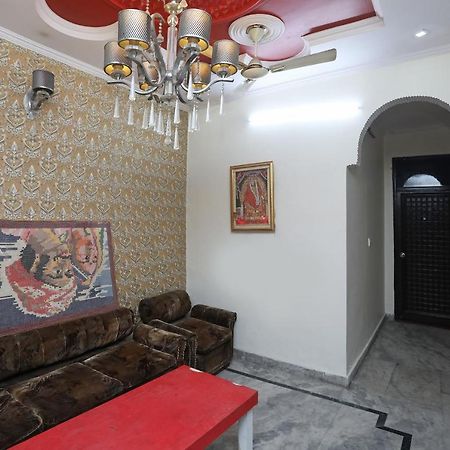 Oyo Stay The Castle Near M2K Cinemas Rohini Нью-Делі Екстер'єр фото
