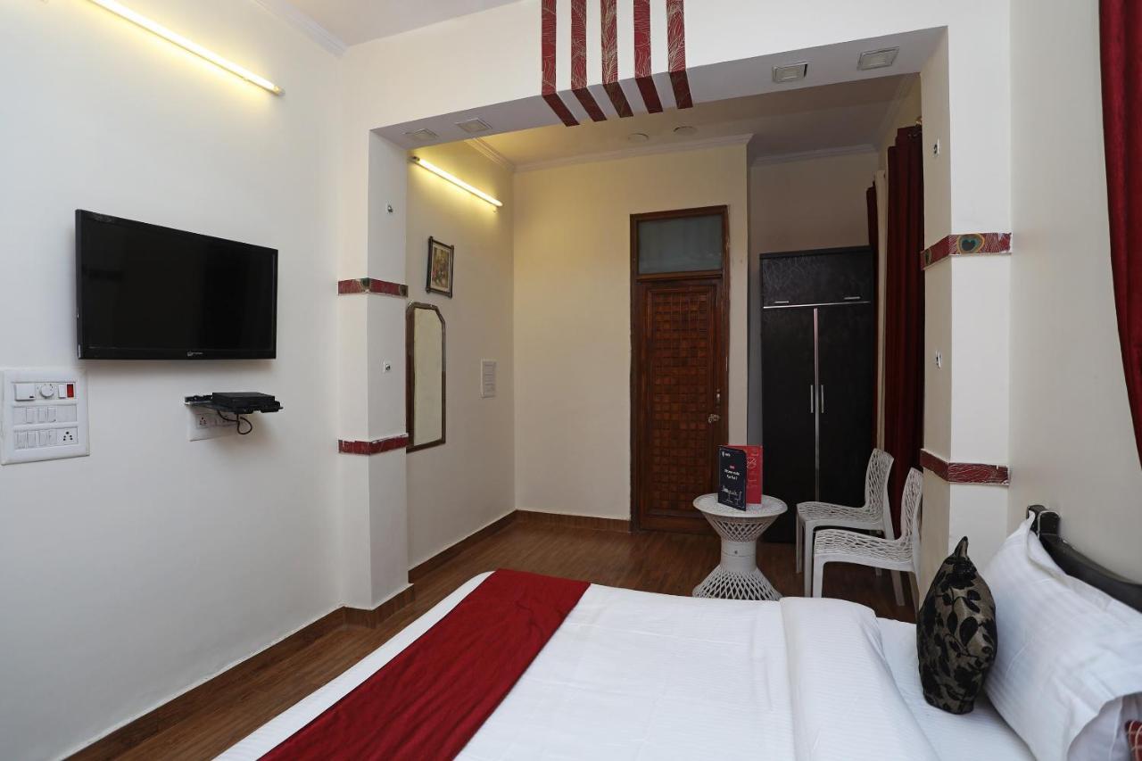 Oyo Stay The Castle Near M2K Cinemas Rohini Нью-Делі Екстер'єр фото