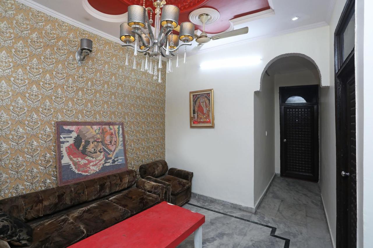 Oyo Stay The Castle Near M2K Cinemas Rohini Нью-Делі Екстер'єр фото